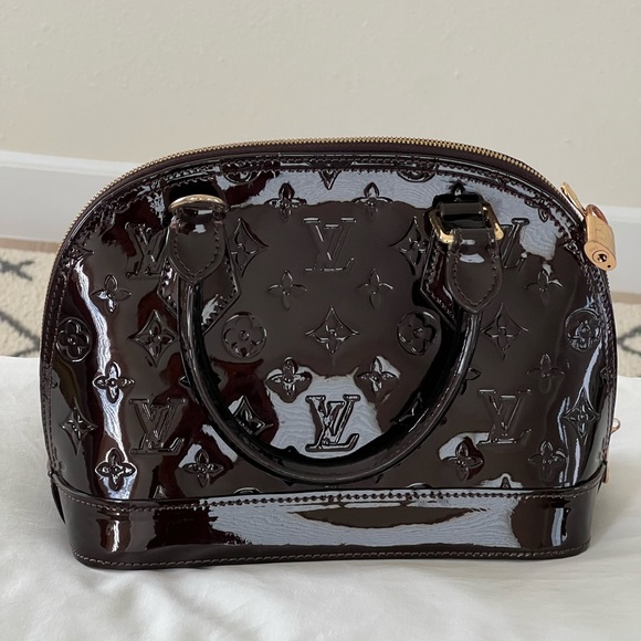 None Bags Designer Lv Looking Hand Bag Poshmark